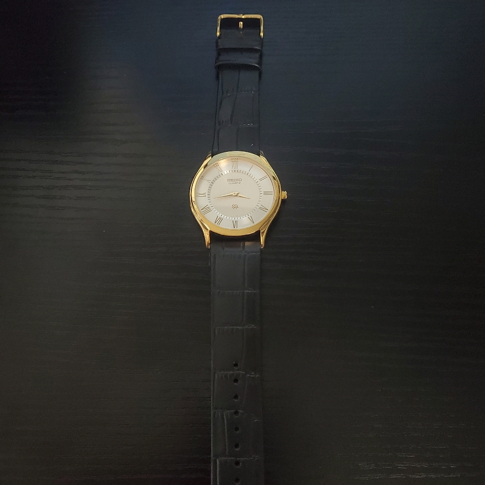 🔥NEW Seiko Slim Quartz Men's 44mm Watch Gold and Black GORGEOUS - Picture 4 of 4